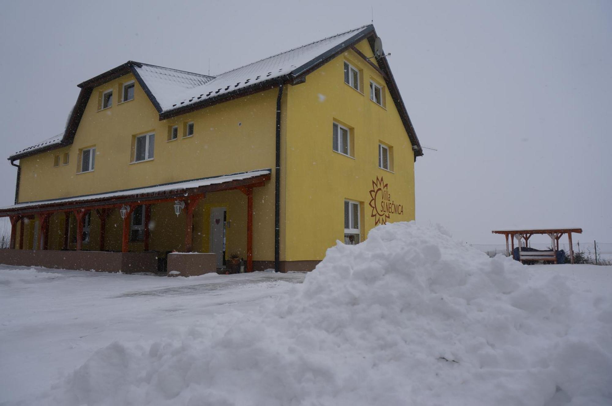 斯尔内科尼卡别墅旅馆 Nová Lesná 外观 照片